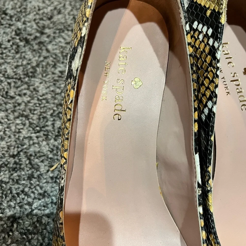 Kate Spade Black and Yellow Snake skin Print Heels size 8 - Picture 2 of 3